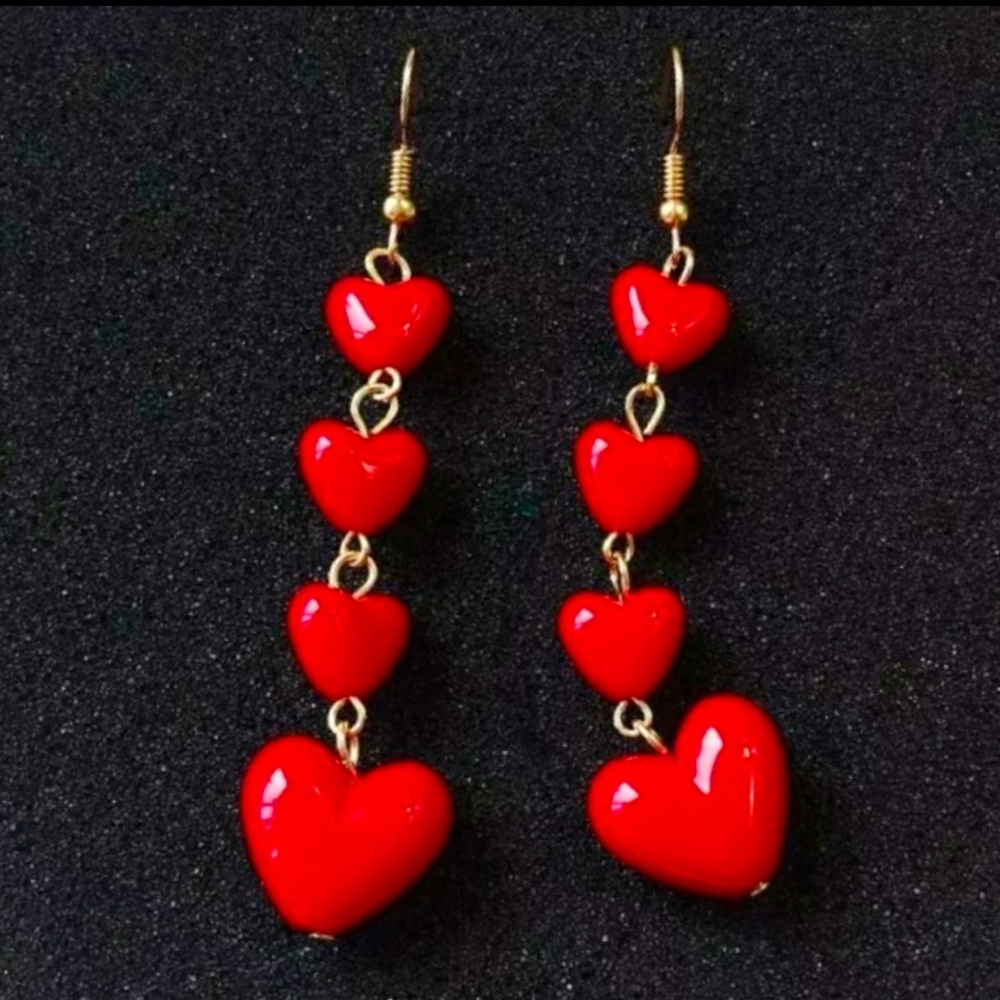 ON SALE! ❤️Gorgeous Dangle Red Heart Earrings ❤️